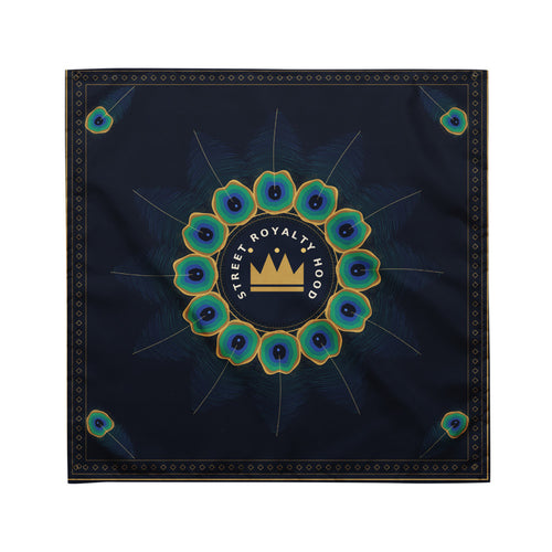 Bandana mandala con rueda de plumas de pavo real y corona SRHOOD sobre fondo noche