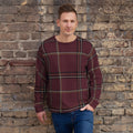 Sudadera Integral Tartán — Herencia Real, estampado integral sobre modelo