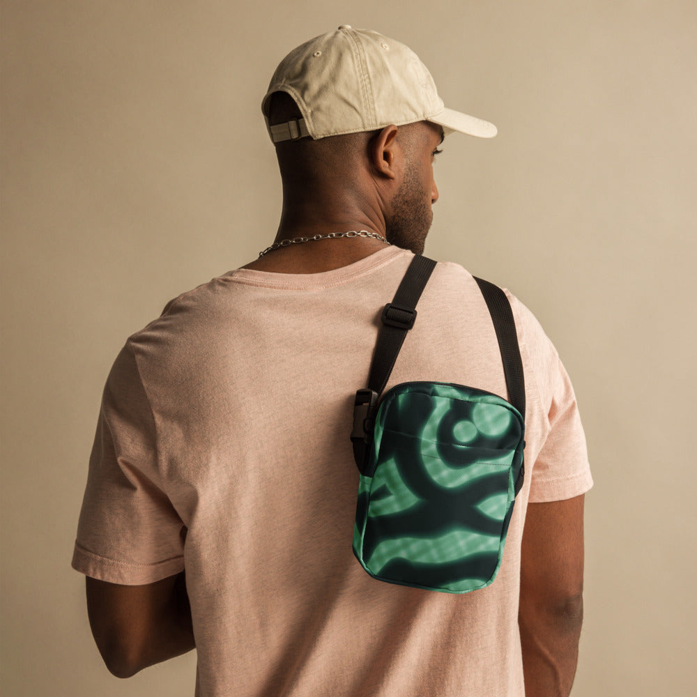 Bandolera de estampado integral Malaquita sobre modelo