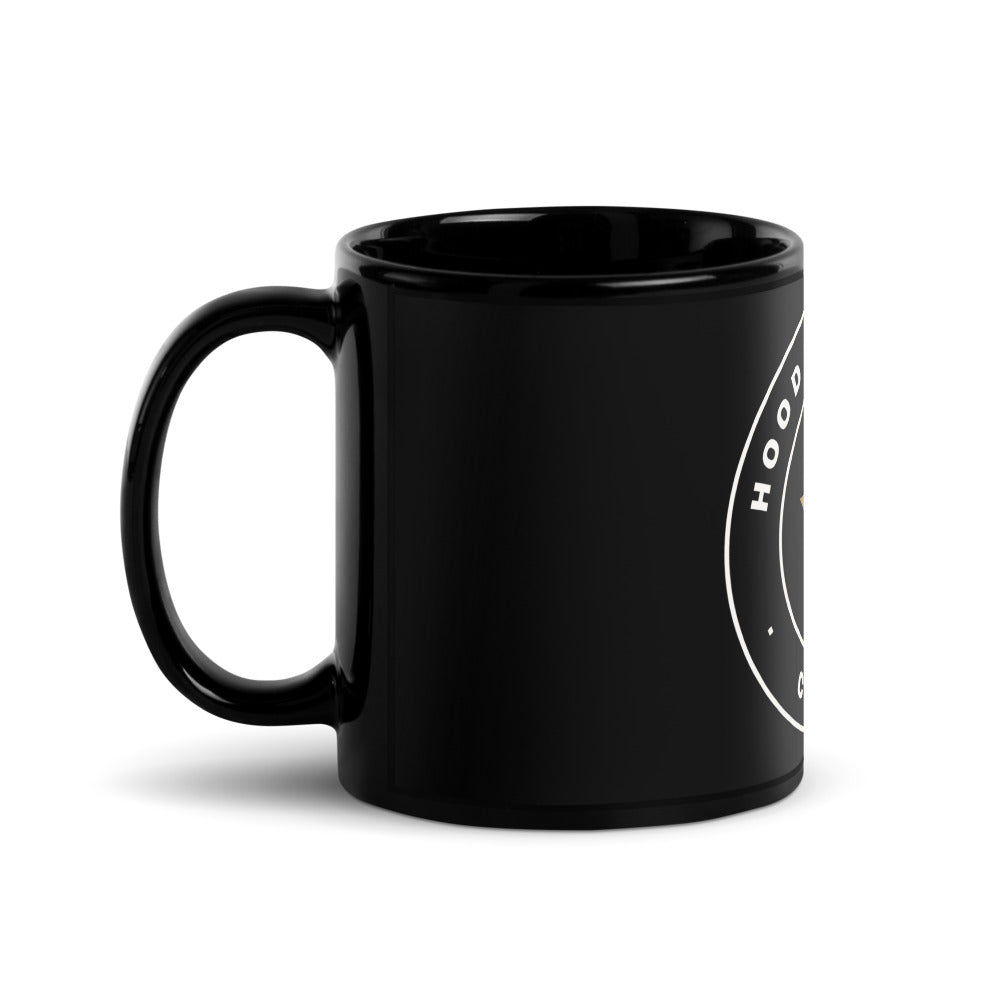 Taza negra Street Royalty con sello CLUB, asa a la izquierda