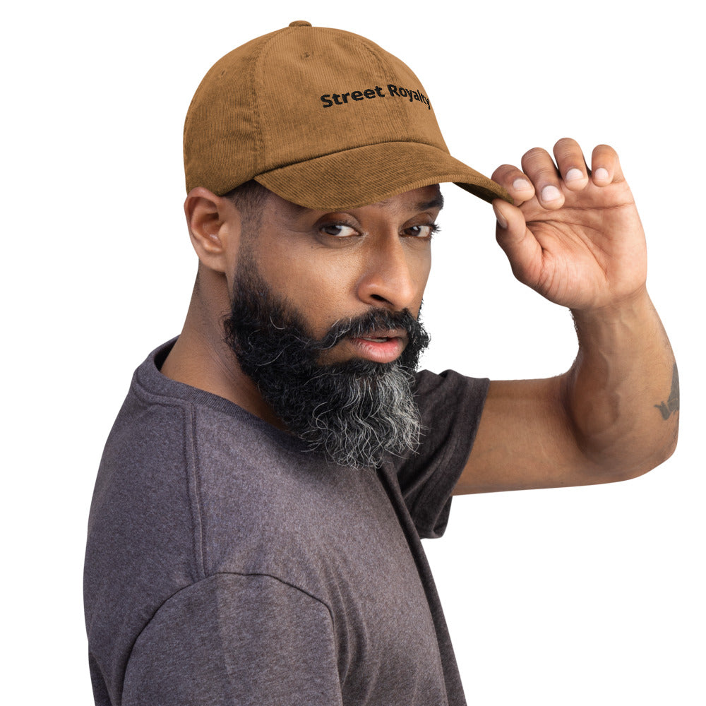 Gorra de Pana Vintage — modelo con tatuajes