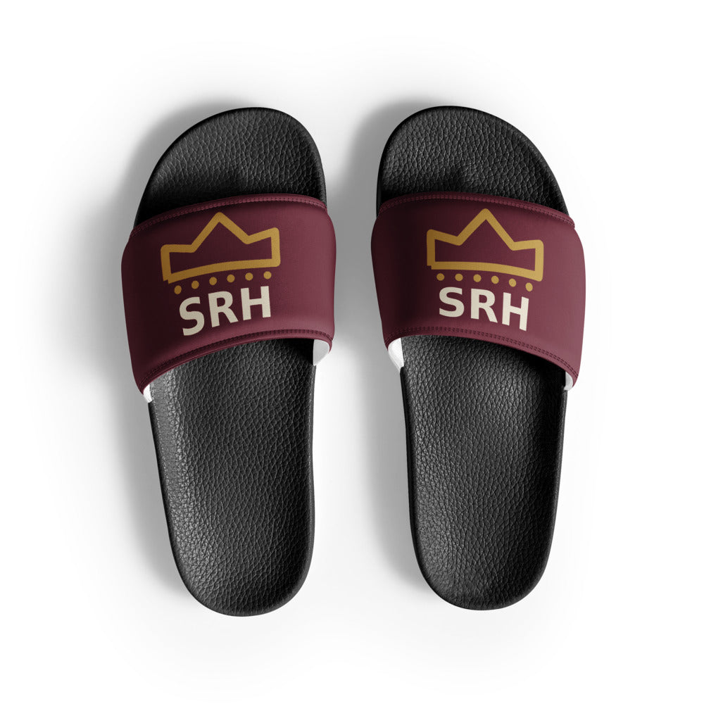 Slides negros con tira burdeos, corona dorada y siglas SRH — vista superior
