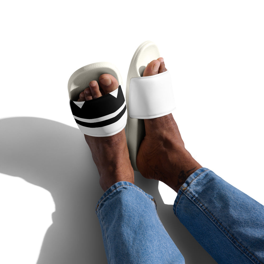 Slides Crown Hombre — Blanco y Negro — modelo con tatuajes
