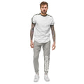 Pantalón Vertical SRHOOD — Gris Carbón — modelo con tatuajes