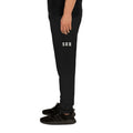 Jogger Street Royalty SRH Varsity negro, detalle estampado pierna izquierda