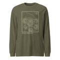 Camiseta manga larga verde militar con carta topográfica Cota Mil en crema y dorado