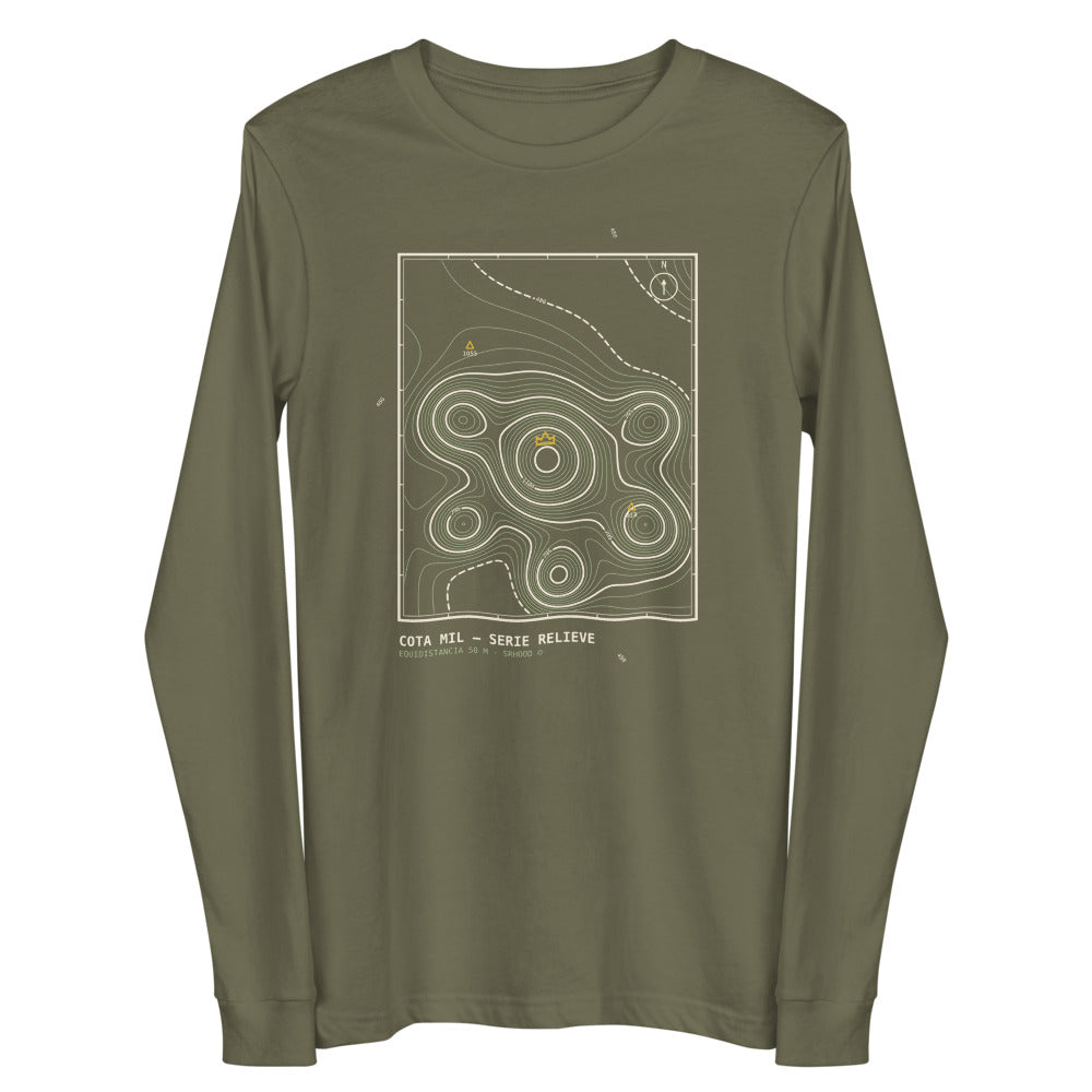 Vista frontal de la camiseta manga larga Cota Mil sobre modelo