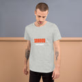 Camiseta Athletic — Gris — modelo con tatuajes