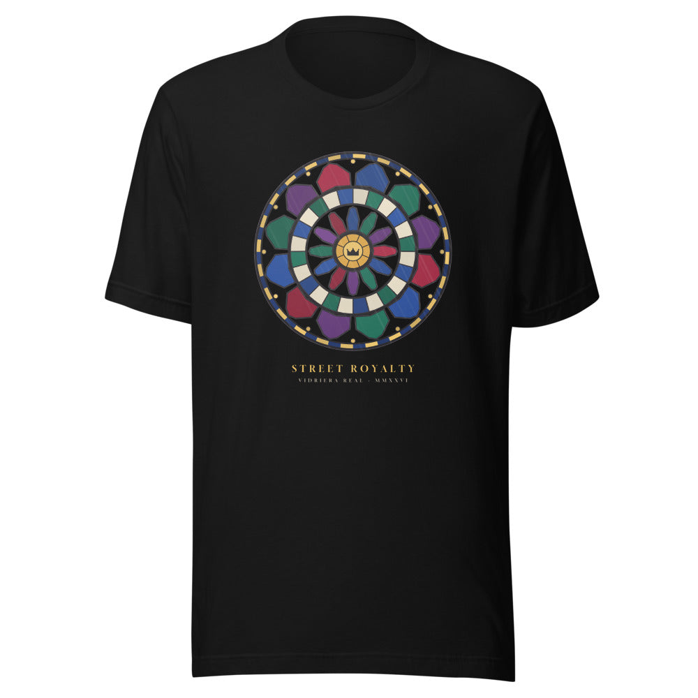 Camiseta negra con rosetón de vidriera en tonos joya — vista frontal