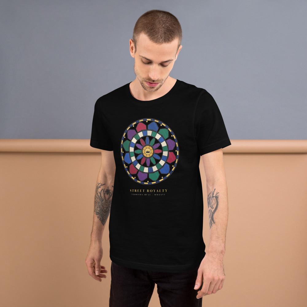 Camiseta Rosetón Real — Negro — modelo con tatuajes