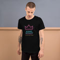 Camiseta Neón Real — Negro — modelo con tatuajes