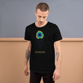 Camiseta Plumaje Real — Negro — modelo con tatuajes