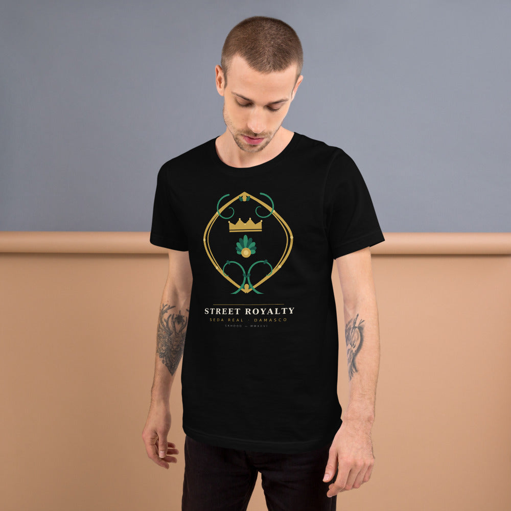 Camiseta Brocado Real — Negro — modelo con tatuajes