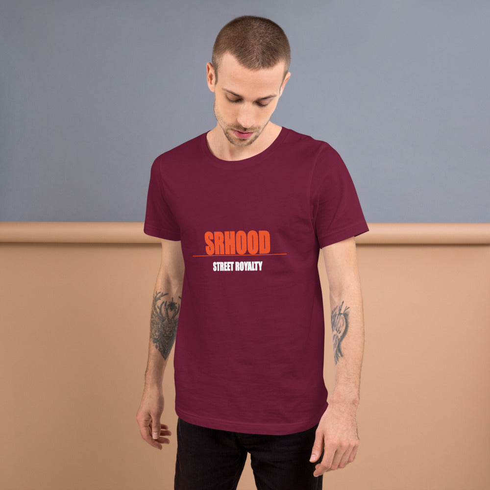 Camiseta Crown — Granate — modelo con tatuajes