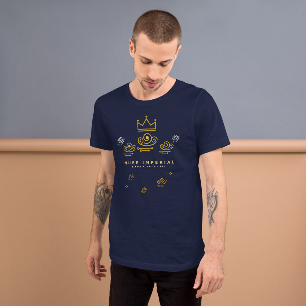 Camiseta Nube Imperial — Navy — modelo con tatuajes