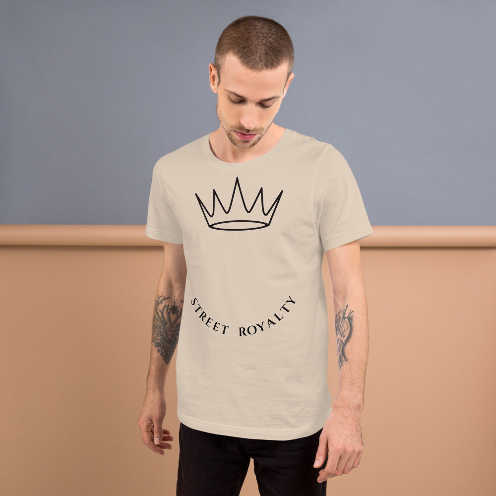 Camiseta Corona Arco — Crema — modelo con tatuajes