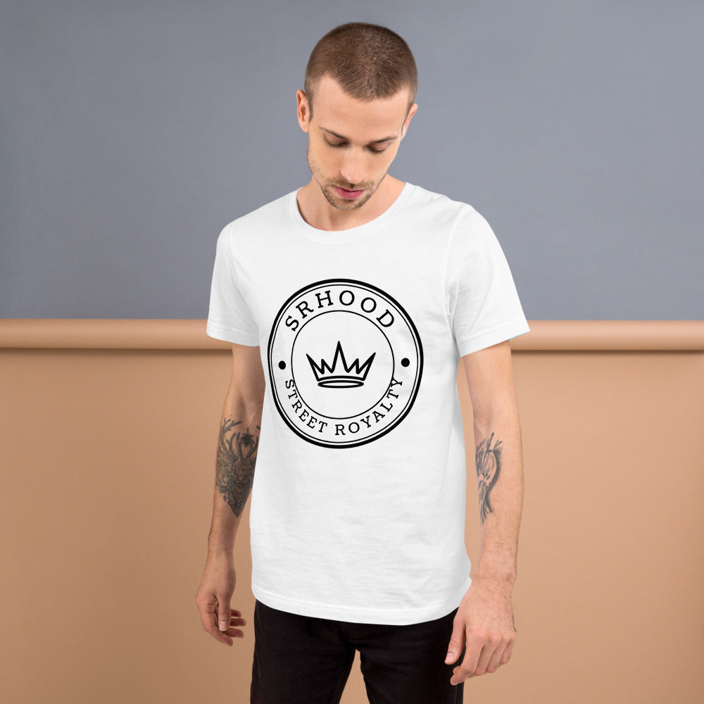 Camiseta Sello Circular — Blanco y Crema — modelo con tatuajes