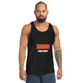 Camiseta de Tirantes Unisex — Negro — modelo con tatuajes